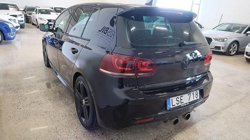 Begagnad VW Golf VI R 271 HK (199 kW) 2011 Svart Halvkombi