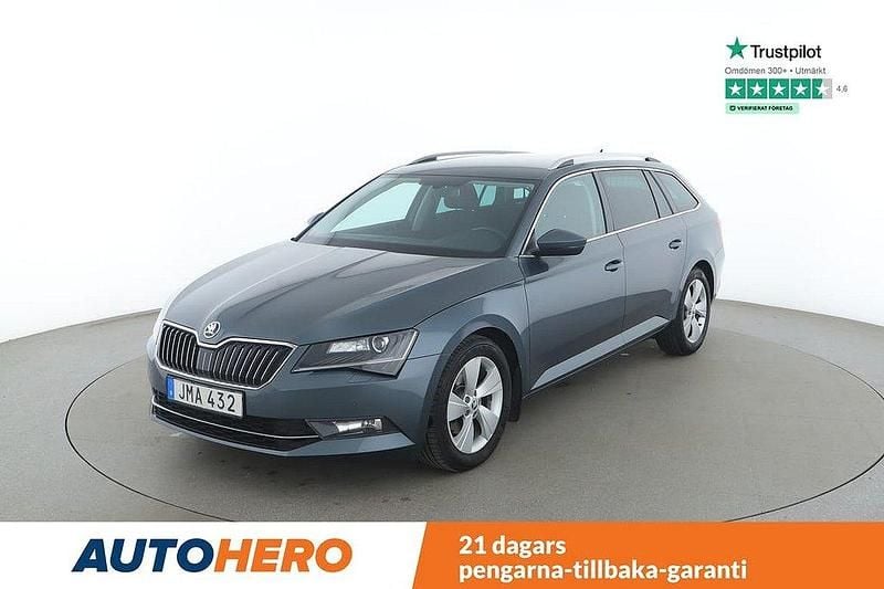 Grå Begagnad 2016 Skoda Superb Style Kombi | 157 000 kr (Marknadspris) - Bild 1/4