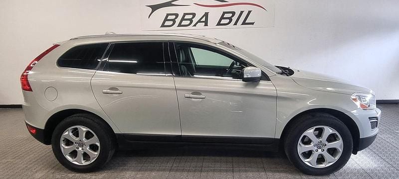 Vit Begagnad 2011 Volvo XC60 Summum SUV | 99 900 kr (Bra pris) - Bild 1/4