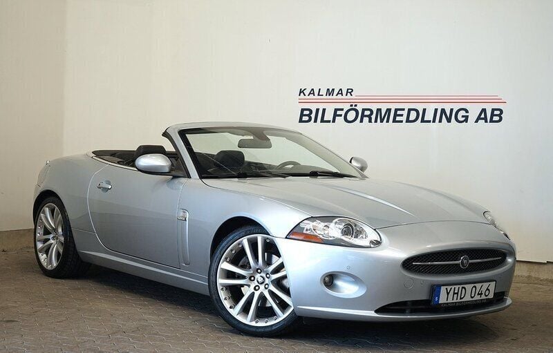 Silver Begagnad 2006 Jaguar XK Cab | 299 000 kr (Lite dyr) - Bild 1/4