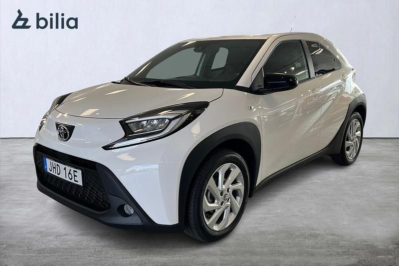 Vit Ny 2025 Toyota Aygo X Comfort SUV | 219 900 kr (Marknadspris) - Bild 1/3
