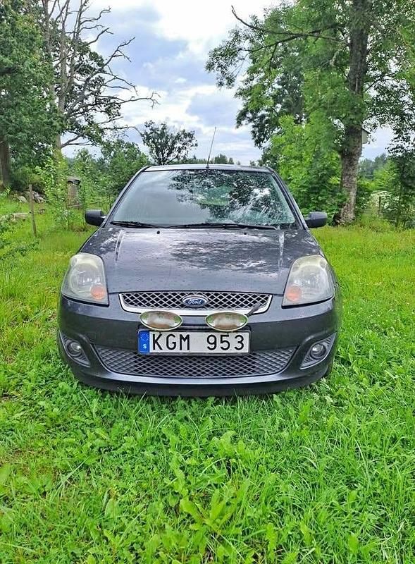Begagnad 2008 Ford Fiesta Halvkombi | 14 000 kr (Marknadspris) - Bild 1/4