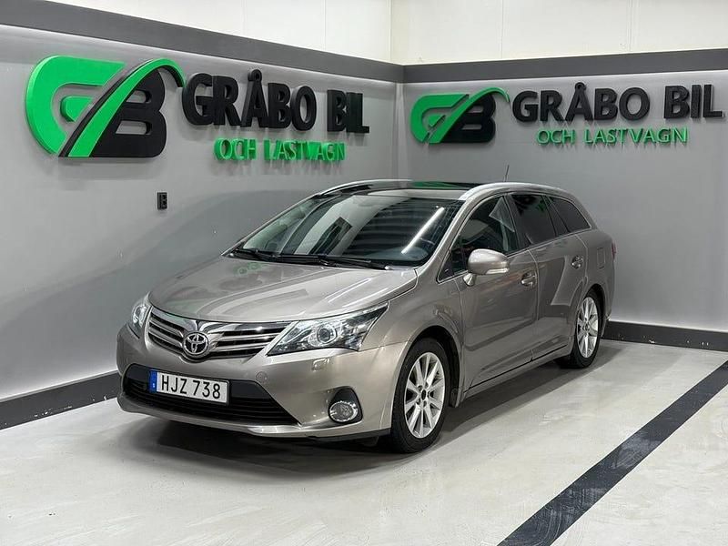 Brun Begagnad 2014 Toyota Avensis Edition Kombi | 99 900 kr (Lite dyr) - Bild 1/4