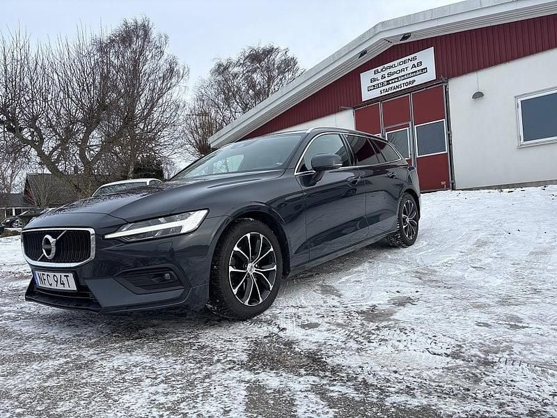 Begagnad Volvo V60 Momentum 190 HK (139 kW) 2019 Grå Kombi