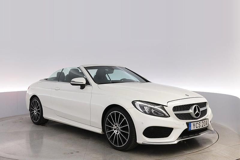 Vit Begagnad 2017 Mercedes C200 AMG line Cab | 295 000 kr (Marknadspris) - Bild 1/4