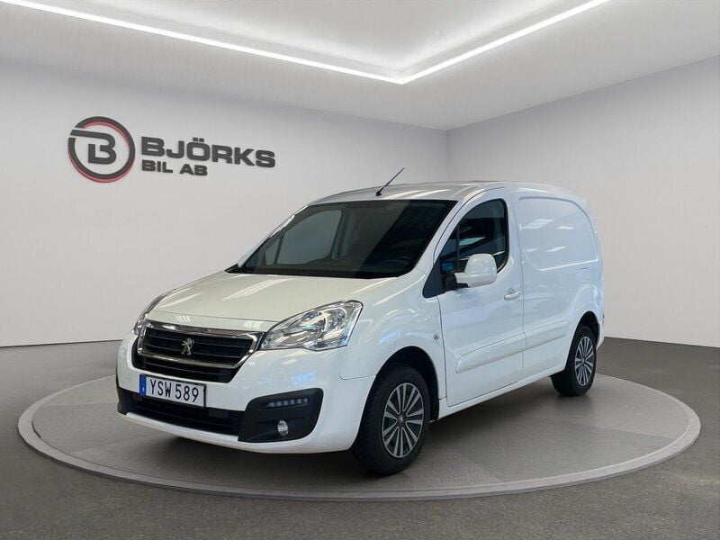 Vit Begagnad 2018 Peugeot Partner Minibuss | 98 500 kr (Bra pris) - Bild 1/4
