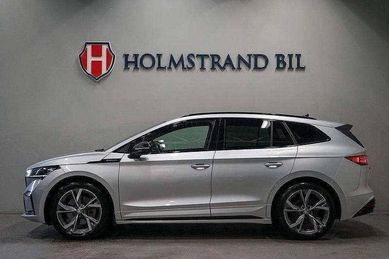 Silver Begagnad 2023 Skoda Enyaq iV SportLine SUV | 424 800 kr (Lite dyr) - Bild 1/4