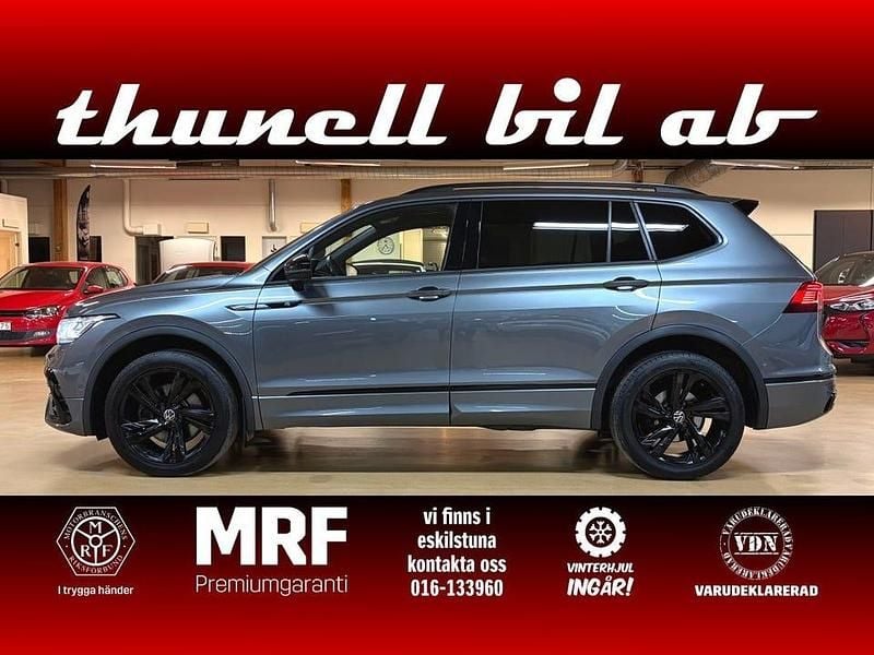 Grå Begagnad 2022 VW Tiguan Allspace R-line SUV | 289 500 kr (Marknadspris) - Bild 1/4
