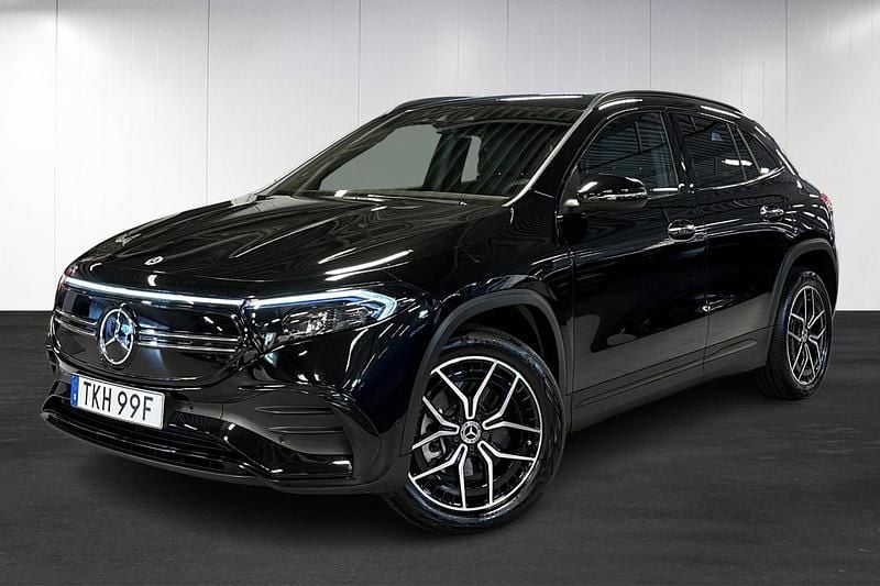 Svart (black) Begagnad 2024 Mercedes EQA250+ AMG line SUV | 479 000 kr (Marknadspris) - Bild 1/4