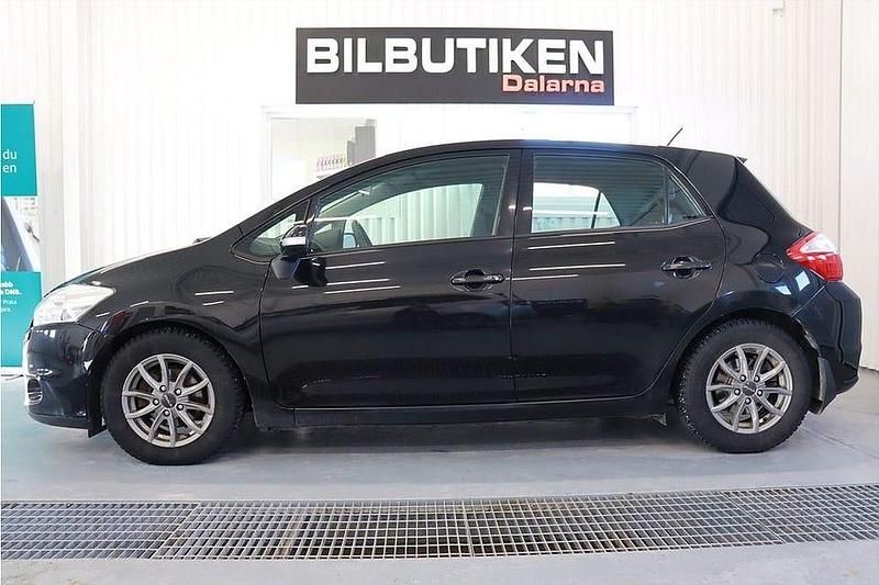 Begagnad Toyota Auris 90 HK (66 kW) 2010 Svart Halvkombi