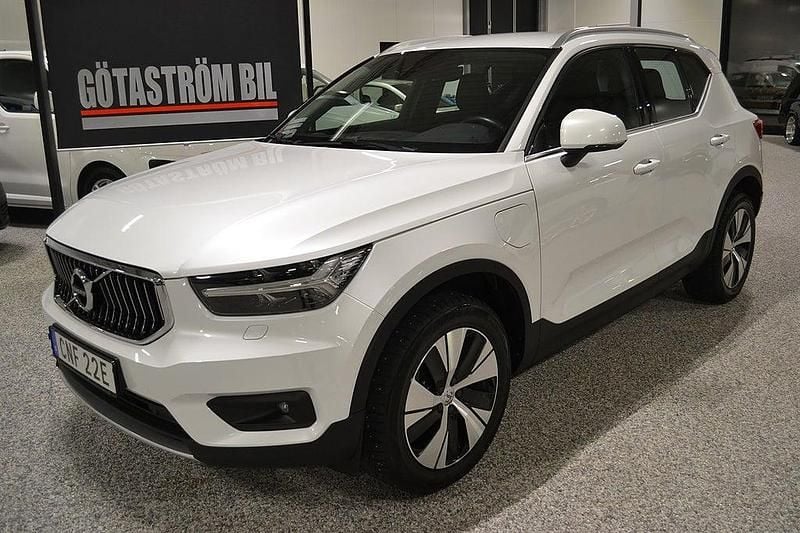 Vit Begagnad 2020 Volvo XC40 Inscription SUV | 295 000 kr (Bra pris) - Bild 1/4