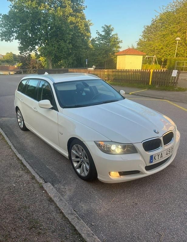 Begagnad 2011 BMW 320 Kombi | 70 000 kr (Marknadspris) - Bild 1/4