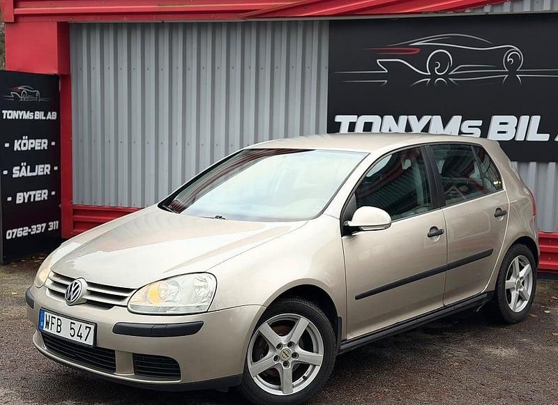 Brun Begagnad 2004 VW Golf IV Trendline Halvkombi | 19 900 kr (Marknadspris) - Bild 1/4