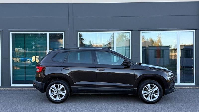 Brun Begagnad 2018 Skoda Karoq Ambition SUV | 174 900 kr (Dyr) - Bild 1/4