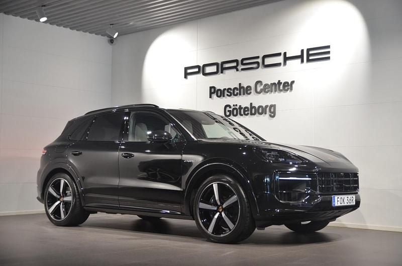 Svart (black) Ny 2025 Porsche Cayenne SUV | 1 666 200 kr (Dyr) - Bild 1/4