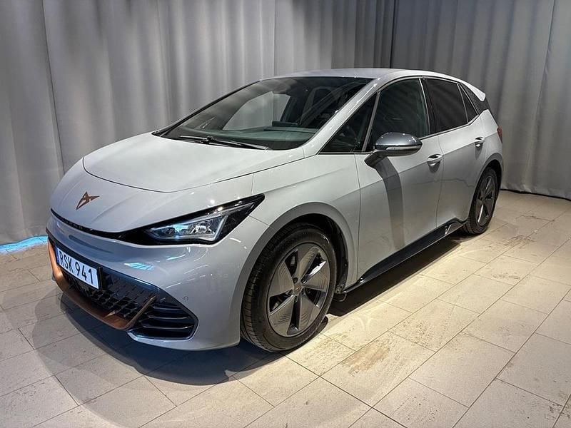 Grå Begagnad 2023 Cupra Born Halvkombi | 269 900 kr (Marknadspris) - Bild 1/4