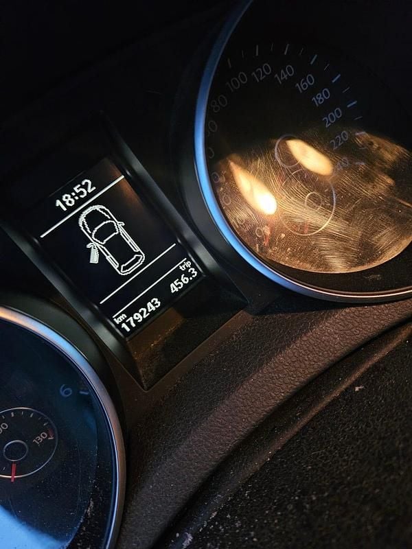 Begagnad VW Golf VI 105 HK (77 kW) 2011 Halvkombi