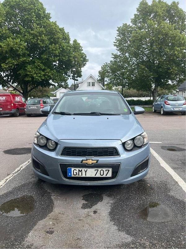 Blå Begagnad 2012 Chevrolet Aveo Halvkombi | 34 000 kr (Marknadspris) - Bild 1/4