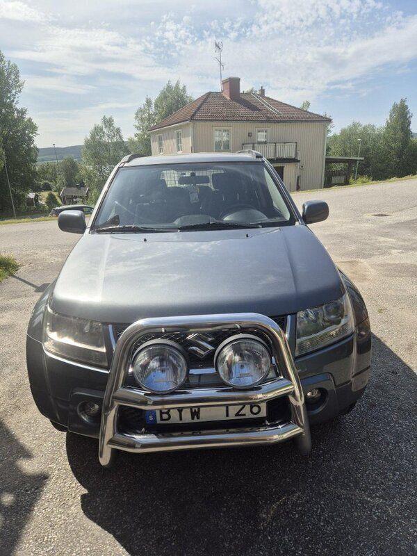 Grå Begagnad 2007 Suzuki Grand Vitara SUV | 55 000 kr - Bild 1/4