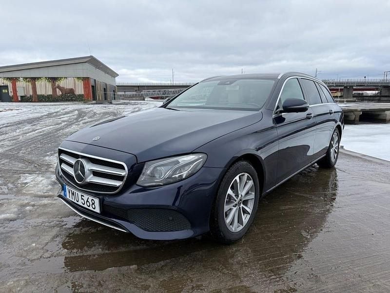 Begagnad Mercedes E220 Avantgarde 194 HK (142 kW) 2018 Blå metallic
