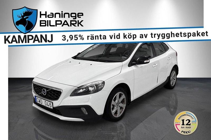 Vit Begagnad 2013 Volvo V40 CC Kinetic Kombi | 119 995 kr (Marknadspris) - Bild 1/3