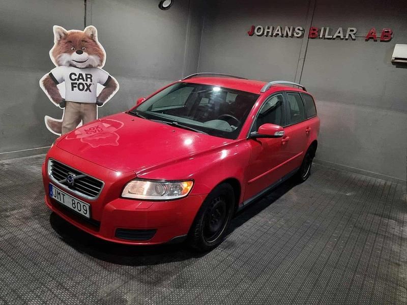 Röd Begagnad 2008 Volvo V50 Kinetic Kombi | 44 900 kr (Dyr) - Bild 1/4