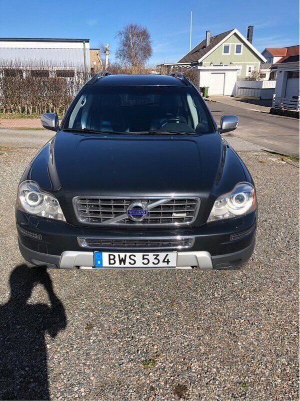 Grå Begagnad 2011 Volvo XC90 R-Design SUV | 135 000 kr (Marknadspris) - Bild 1/4