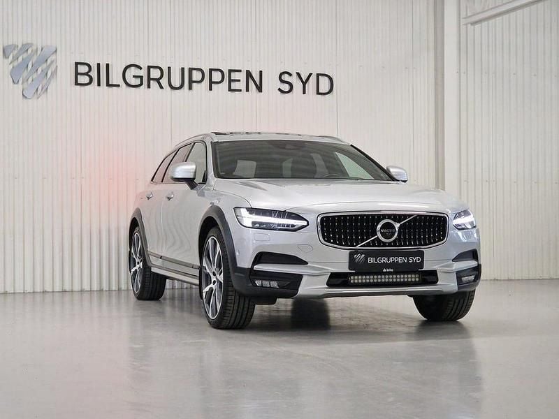 Begagnad Volvo V90 CC Momentum 235 HK (172 kW) 2019 Silver Kombi
