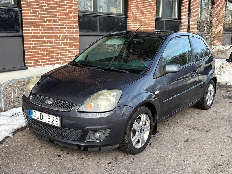 Begagnad Ford Fiesta 70 HK (51 kW) 2008 Halvkombi