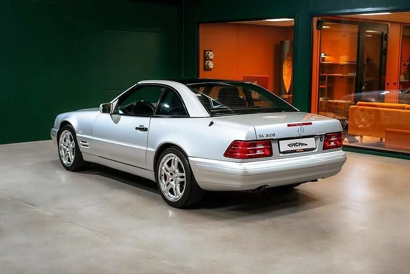 Begagnad Mercedes SL320 231 HK (169 kW) 1998 Ljusgrå Cab