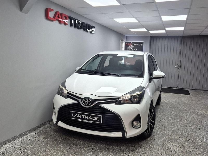 Vit Begagnad 2014 Toyota Yaris Active Halvkombi | 79 900 kr (Marknadspris) - Bild 1/4