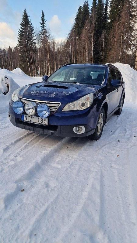 Blå Begagnad 2011 Subaru Outback Kombi | 18 000 kr (Marknadspris) - Bild 1/4