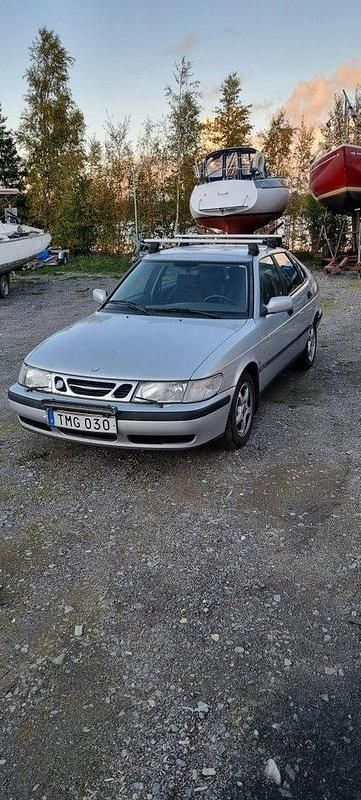 Grå Begagnad 2002 Saab 9-3 Halvkombi | 23 000 kr (Marknadspris) - Bild 1/4