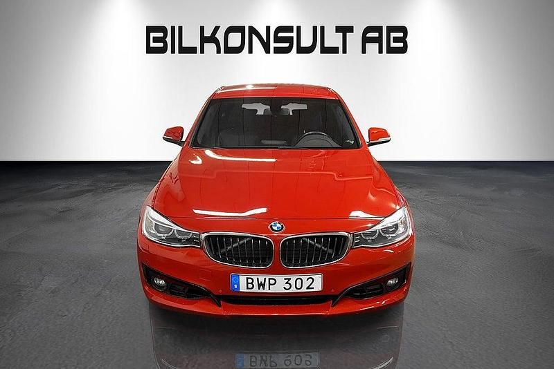 Begagnad BMW 330 Gran Turismo Sport Line 258 HK (189 kW) 2014 Röd