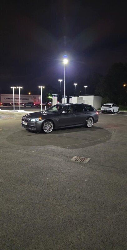 Grå Begagnad 2017 BMW 535 M Sport Kombi | 315 000 kr - Bild 1/2
