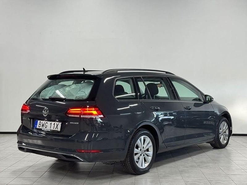 Begagnad VW Golf VII 131 HK (96 kW) 2019 Grå Kombi