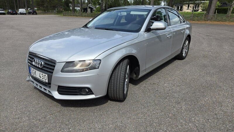 Grå Begagnad 2009 Audi A4 Ambiente Sedan | 83 000 kr (Marknadspris) - Bild 1/4