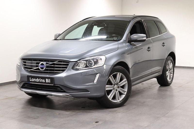Grå Begagnad 2017 Volvo XC60 Momentum SUV | 209 000 kr (Bra pris) - Bild 1/4