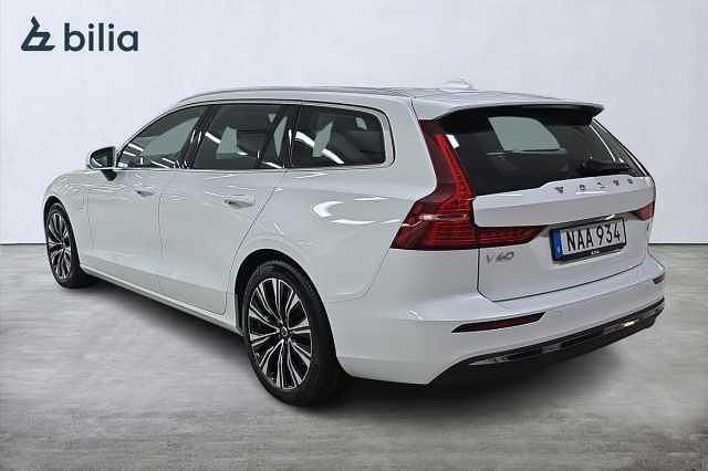 Begagnad Volvo V60 252 HK (185 kW) 2023 Vit Kombi