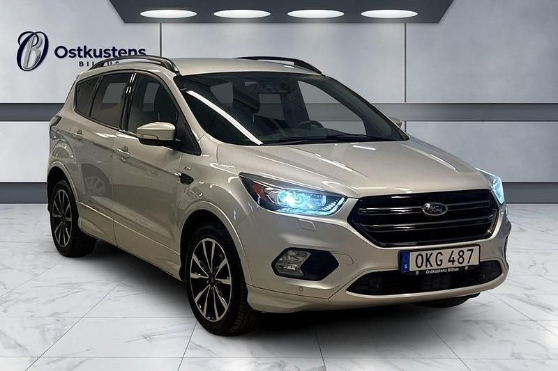 Grå Begagnad 2016 Ford Kuga ST-Line SUV | 149 900 kr (Dyr) - Bild 1/4