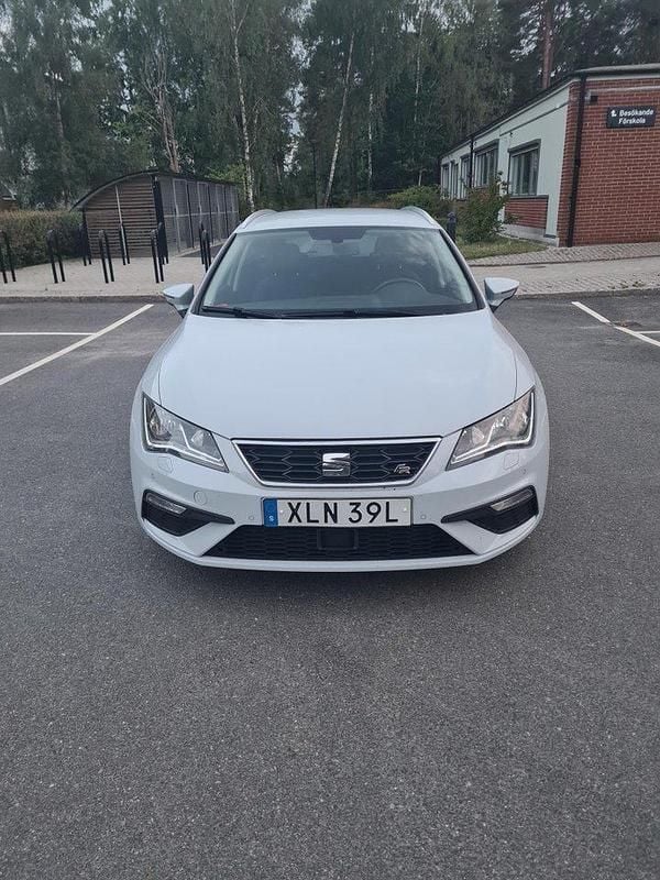 Silver Begagnad 2020 Seat Leon ST FR Kombi | 179 900 kr (Marknadspris) - Bild 1/4