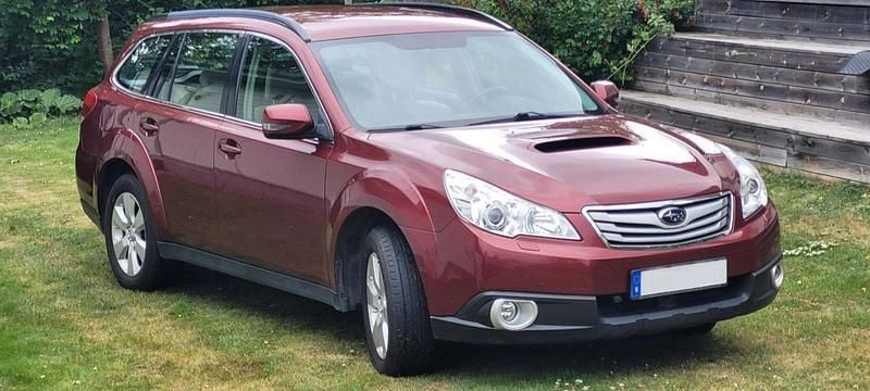Röd Begagnad 2011 Subaru Outback SUV | 59 000 kr (Bra pris) - Bild 1/4