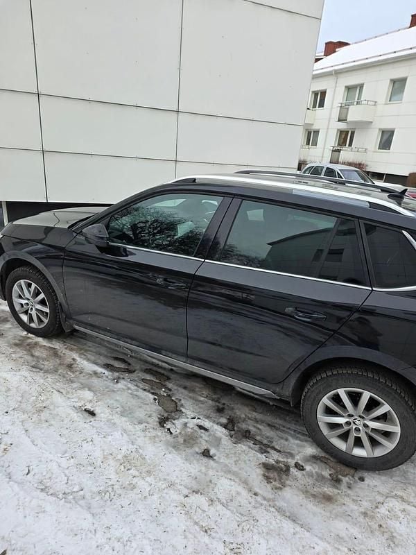 Begagnad Skoda Kamiq 110 HK (80 kW) 2022 Svart metallic SUV