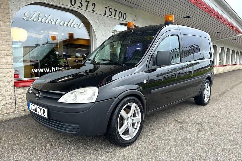 Begagnad Opel Combo 101 HK (74 kW) 2007 Svart Minibuss