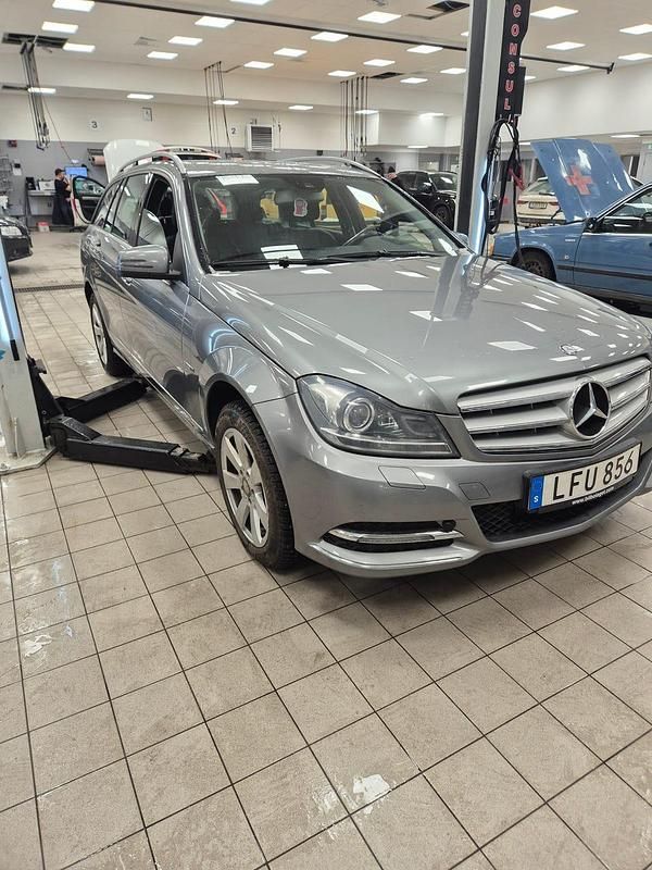 Begagnad Mercedes C180 156 HK (114 kW) 2012