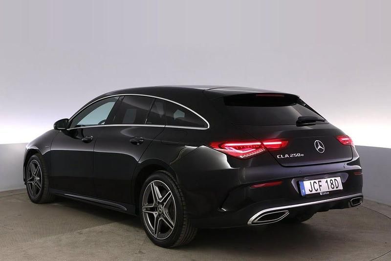 Begagnad Mercedes CLA250 Shooting Brake AMG 218 HK (160 kW) 2021 Svart Kombi