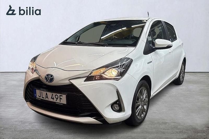 Begagnad Toyota Yaris Hybrid Active 102 HK (75 kW) 2019 Vit Halvkombi