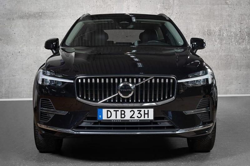 Begagnad Volvo XC60 Plus 355 HK (261 kW) 2023 Svart SUV