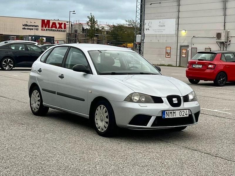Silver Begagnad 2007 Seat Ibiza Halvkombi | 17 900 kr (Marknadspris) - Bild 1/4
