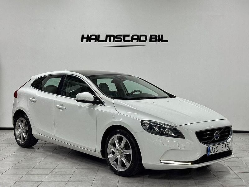Vit Begagnad 2012 Volvo V40 Momentum Kombi | 134 500 kr (Marknadspris) - Bild 1/4